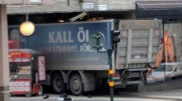 İsveç'te Kamyonlu Saldırı! 3 Kişi Öldü