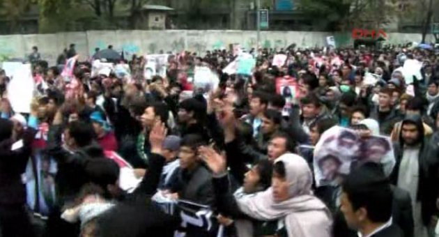Kabil'de Binlerce Kişi IŞİD ve Taliban'ı Protesto Ediyor