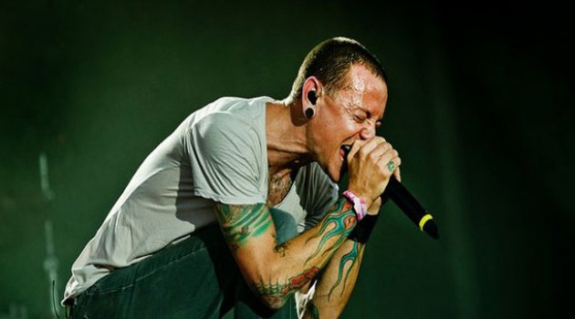 Linkin Park'ın solisti  Bennington intihar etti.