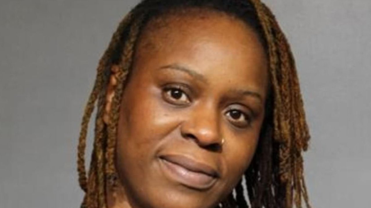 Black mom in viral arrest with white cop has 20-year rap sheet ...