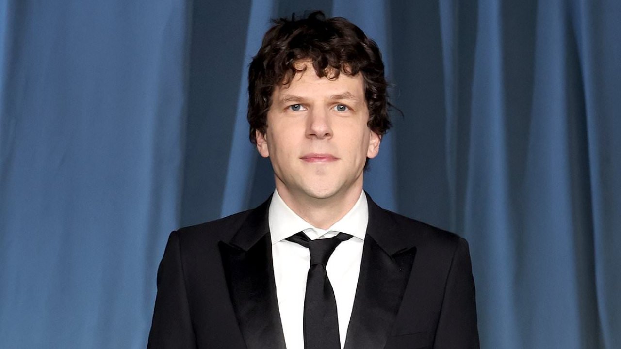 Jesse Eisenberg reveals he is donating his KIDNEY to a stranger