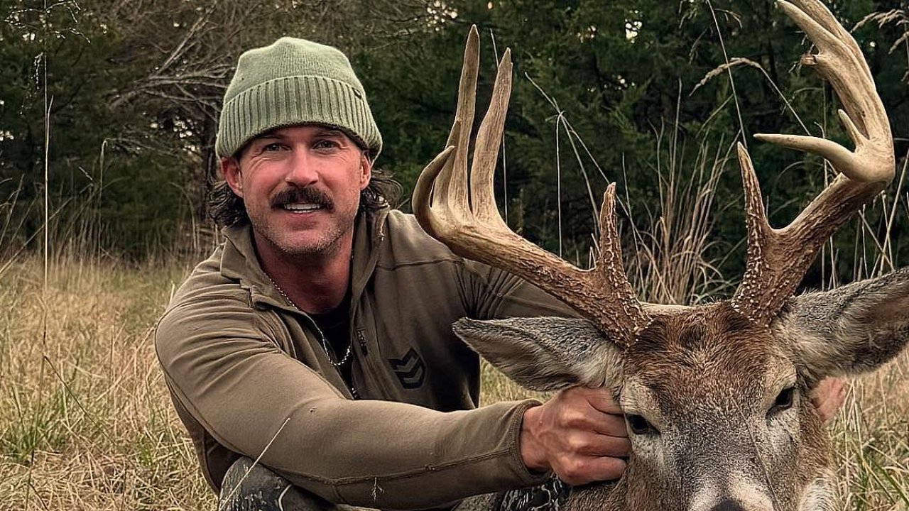 Country music star Riley Green sparks outrage over hunting post - ABDPost.com Amerika'dan Haberler