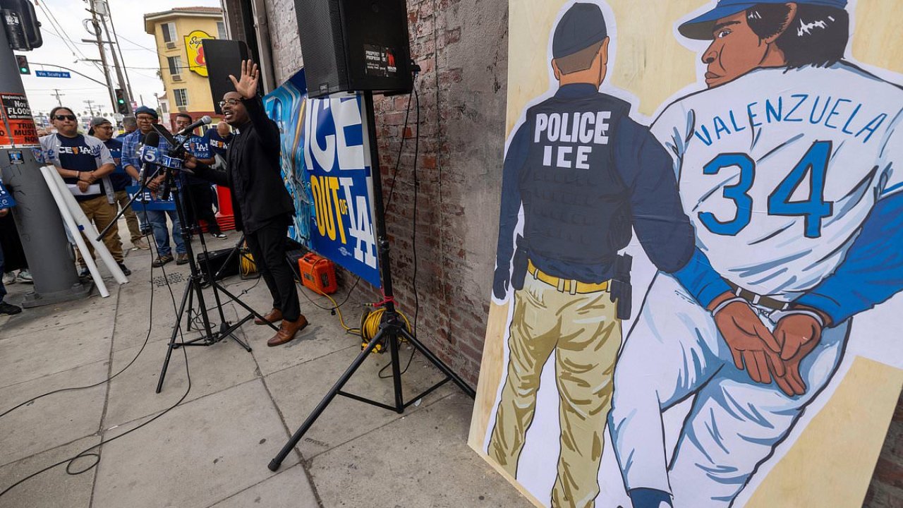 Dodgers urged to snub Trump's White House invite amid ICE controversy ...