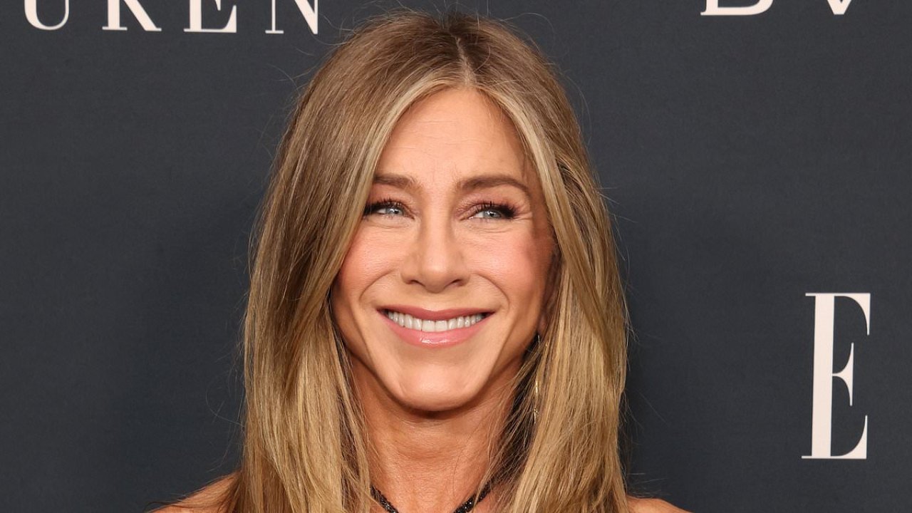 Jennifer Aniston leads stars at Elle's 2025 Women in Hollywood(01)