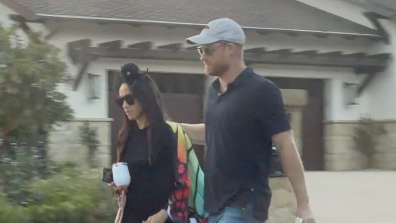 Meghan and Harry are spotted 'trick or treating with wine and beer' -  www.abdpost.com Amerika'dan Haberler