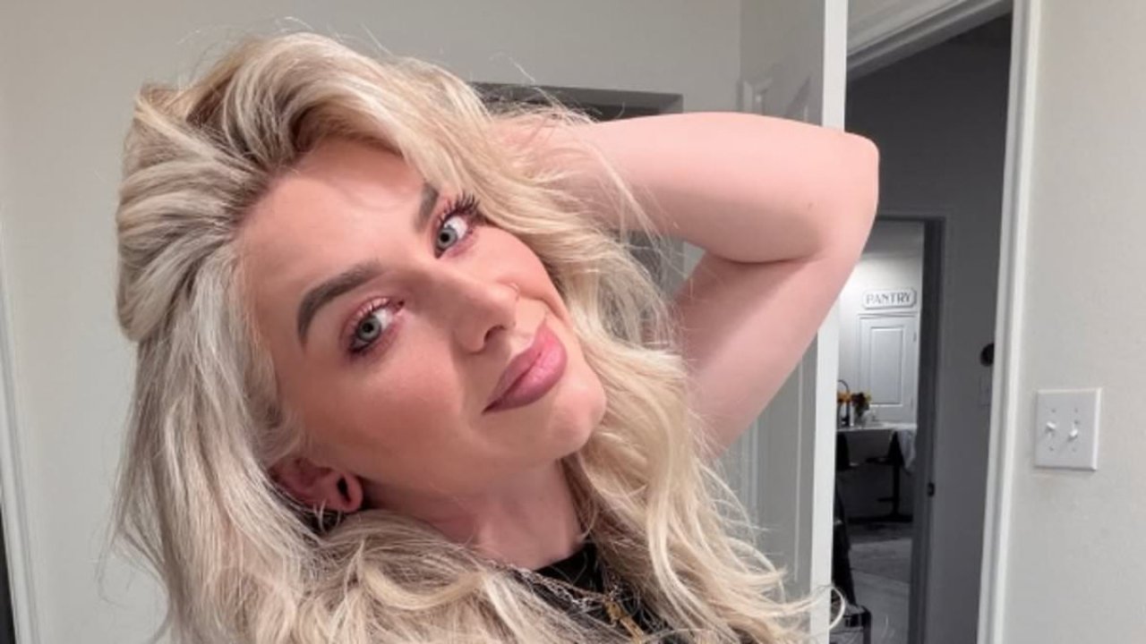 Father's petty revenge on female flier who refused to swap seats