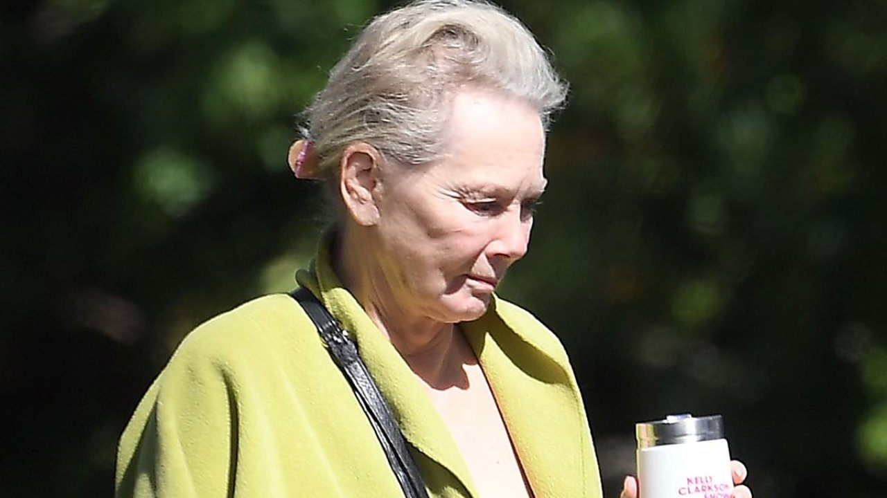 Hollywood icon, 74, who was on Frasier looks unrecognizable bra-free -  ABDPost.com Amerika'dan Haberler