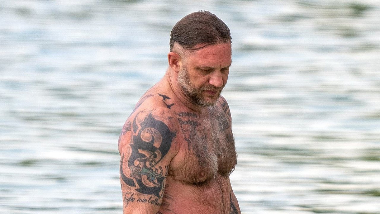 Shirtless Tom Hardy displays his vast collection of tattoos - ABDPost.com  Amerika'dan Haberler