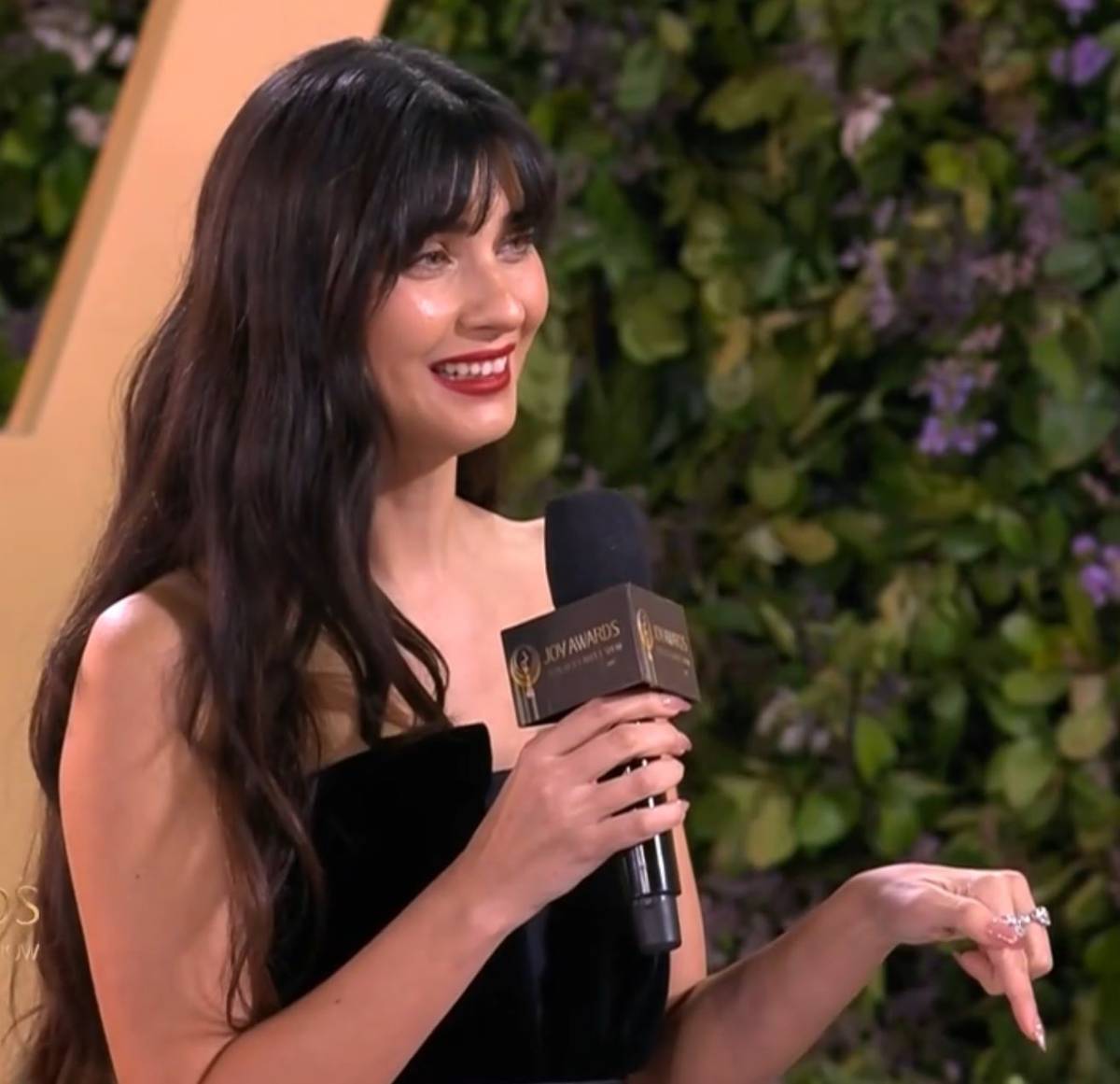 Tuba Büyüküstün’ün “Türkçe” yanıtı gündem oldu