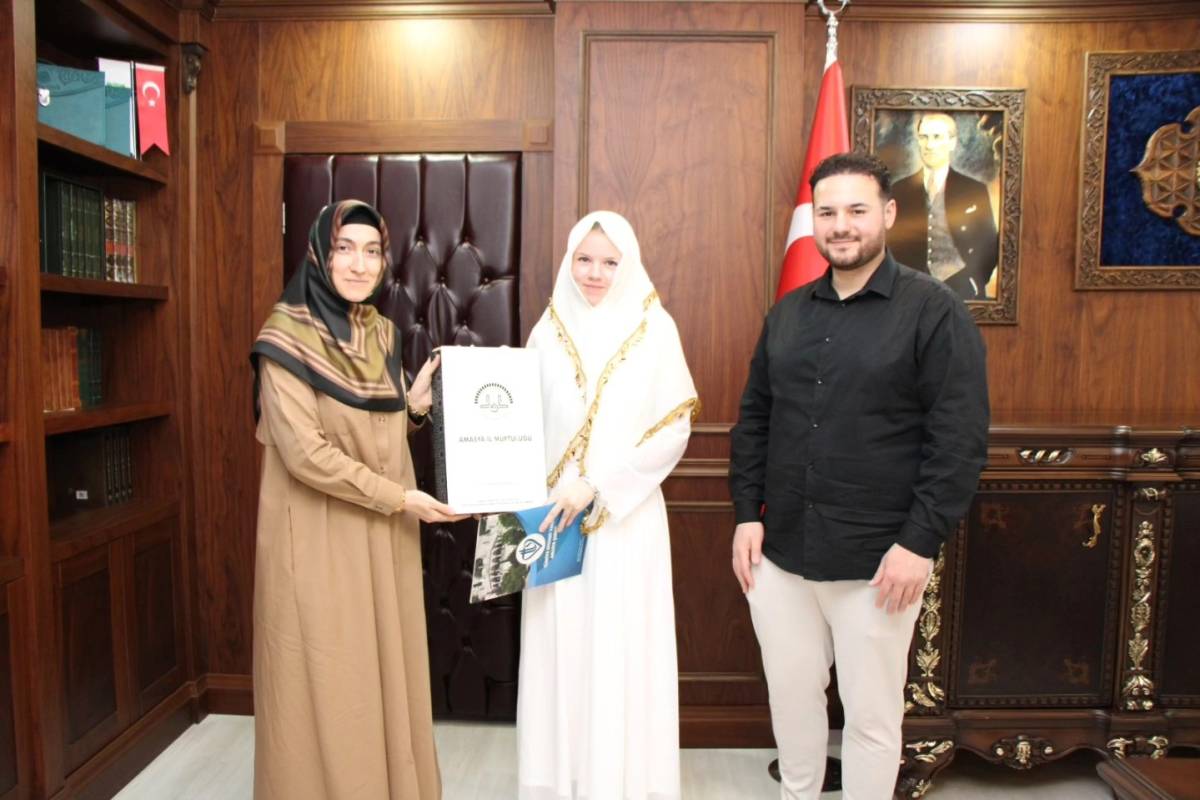 Türkiye’ye taşındı İslamiyet’i seçti