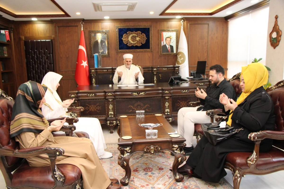 Türkiye’ye taşındı İslamiyet’i seçti