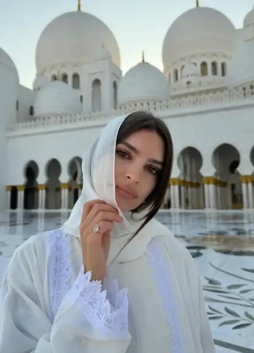 Emily Ratajkowski’nin twerk dansı tartışma yarattı