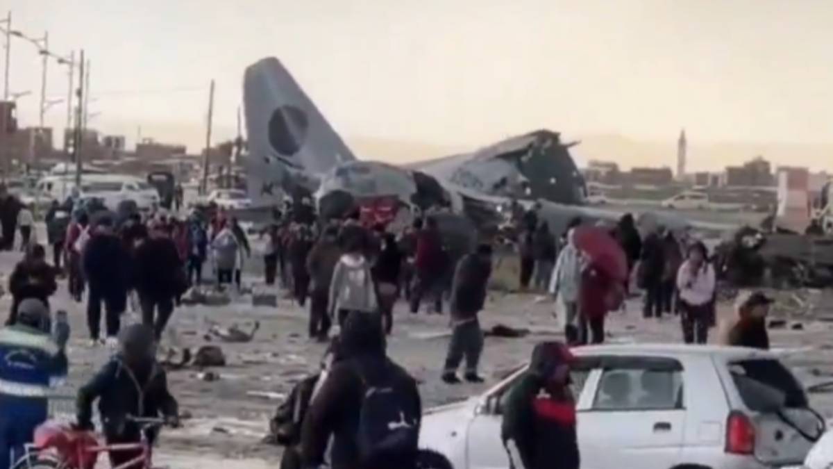 Bolivya’da para taşıyan askeri uçak düştü