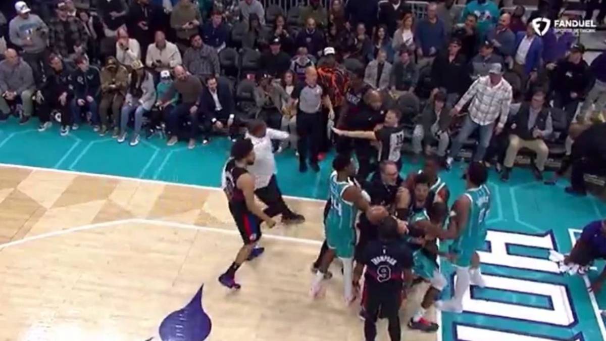 Detroit – Charlotte maçında yumruklar konuştu