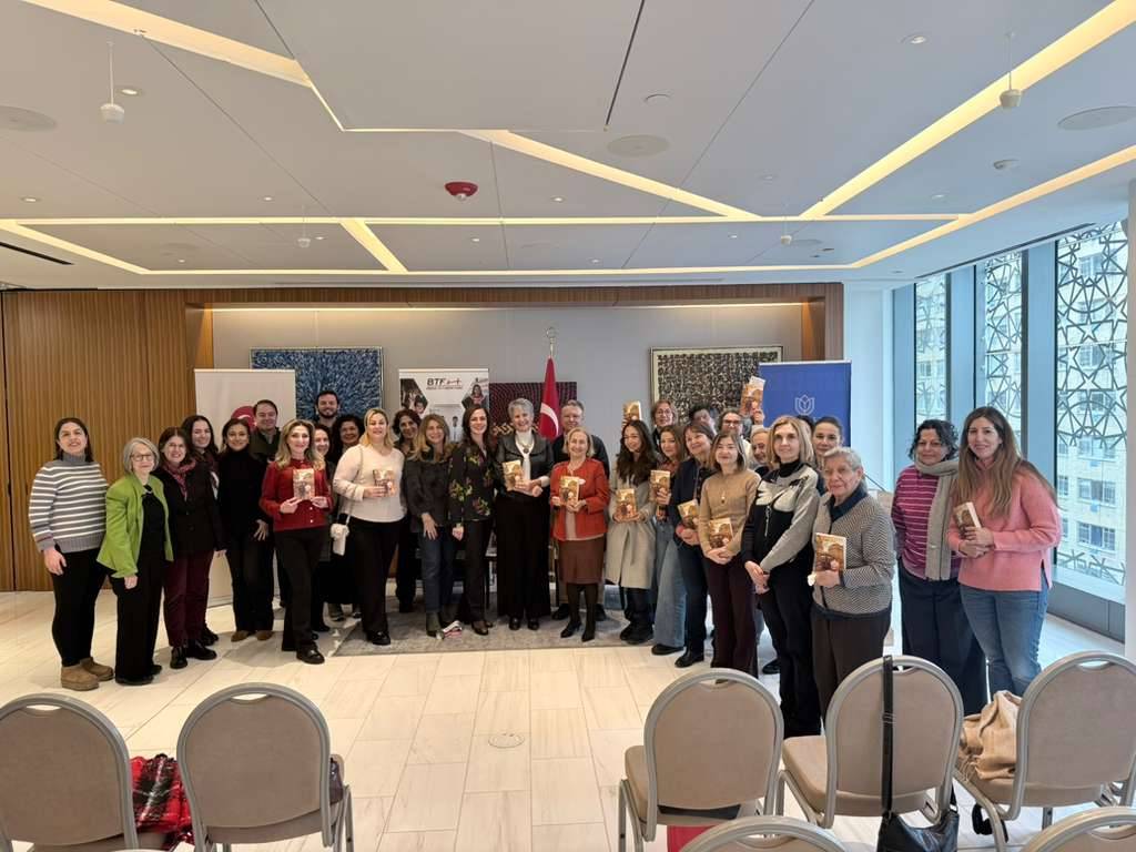 Çağla Ural, “Mira’nın Kırmızı Defteri” eseriyle okurlarla buluştu