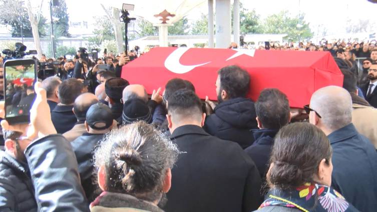 İlber Ortaylı son yolculuğuna uğurlandı: Fatih Camii Haziresi’ne defnedildi
