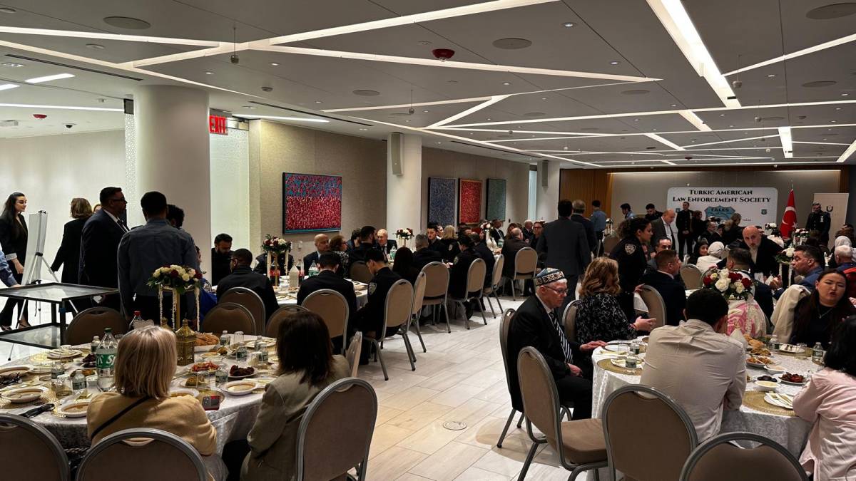 NYPD’de görev yapan Türk polisler iftar programında buluştu