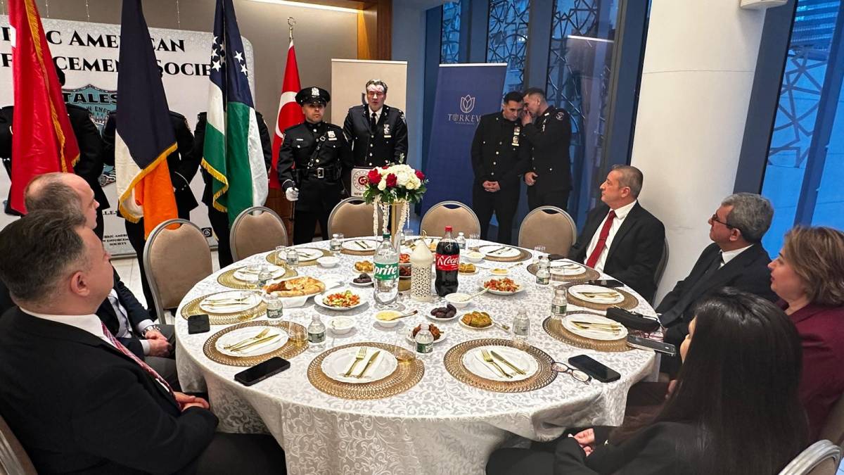 NYPD’de görev yapan Türk polisler iftar programında buluştu