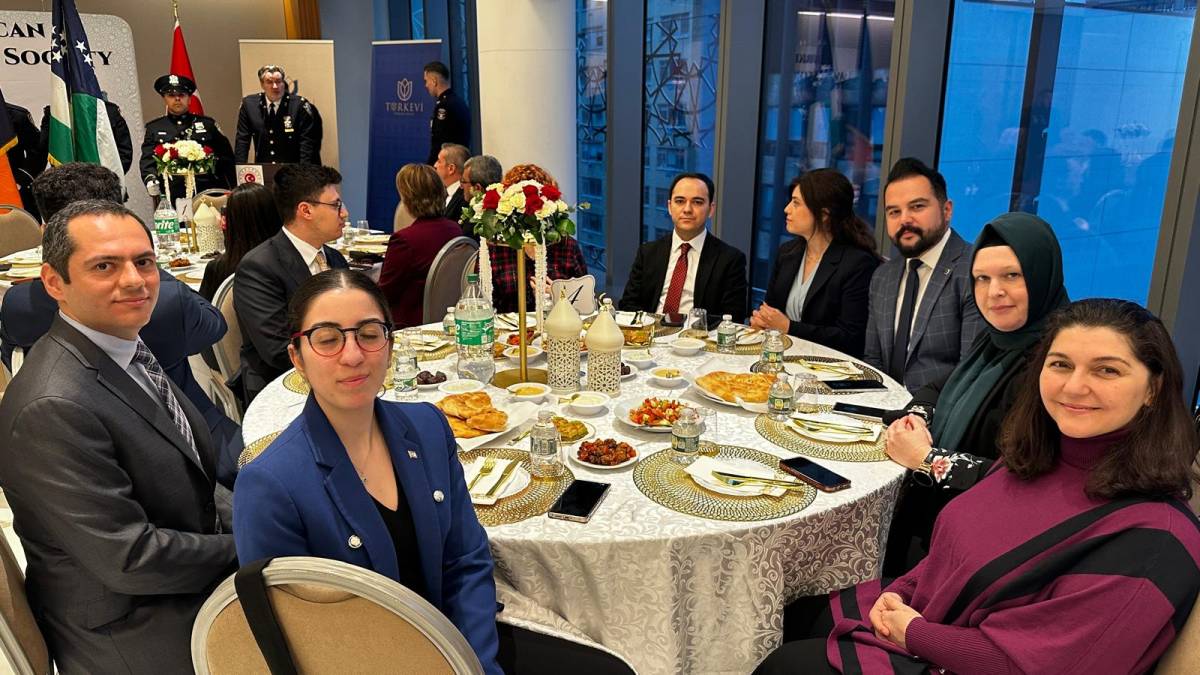 NYPD’de görev yapan Türk polisler iftar programında buluştu