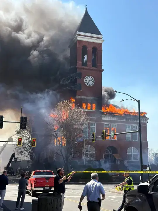 ABD’de 134 yıllık adliye binası yandı