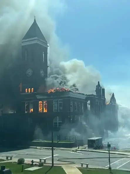 ABD’de 134 yıllık adliye binası yandı