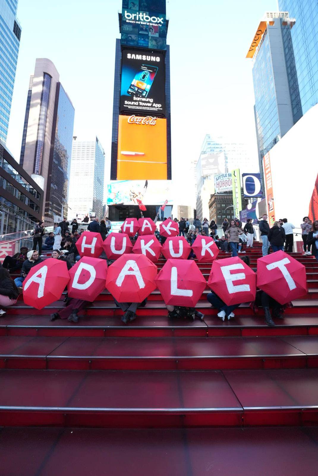 Times Square’de İmamoğlu mesajı