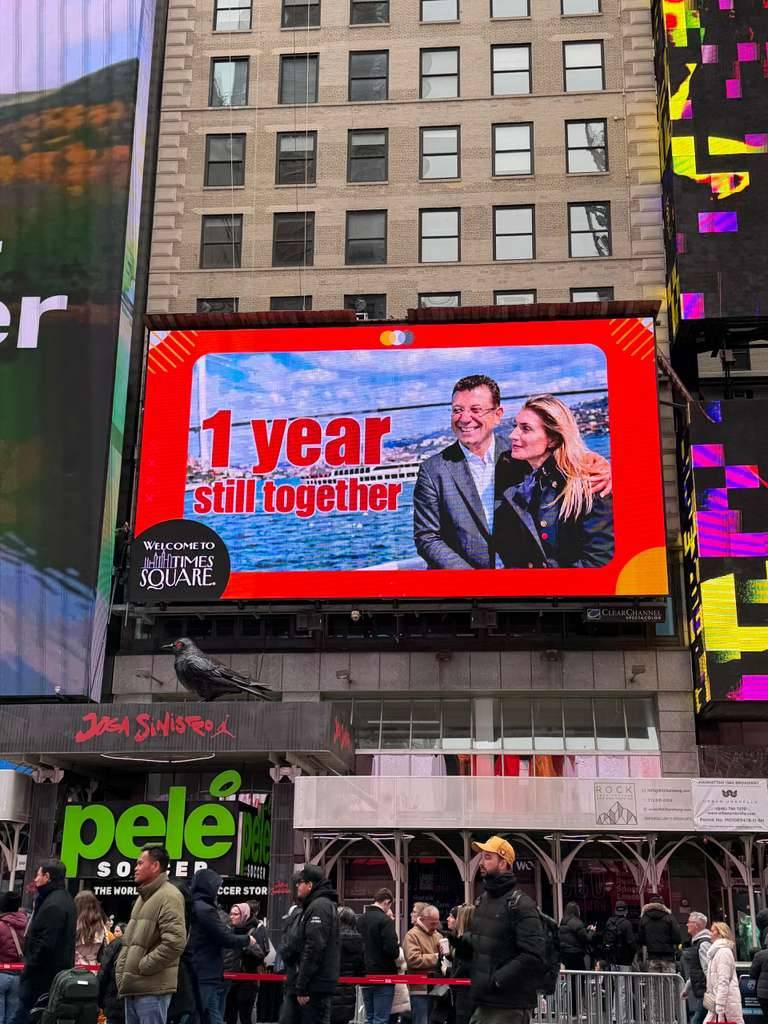 Times Square’de İmamoğlu mesajı