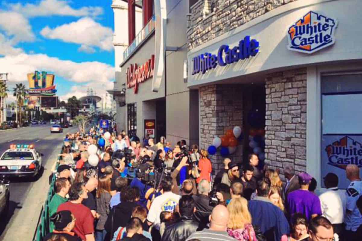 White Castle kepenk indiriyor