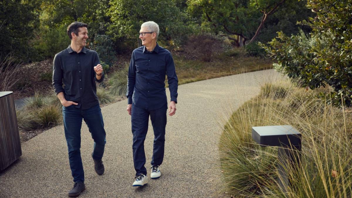 Apple’da CEO koltuğu el değiştiriyor