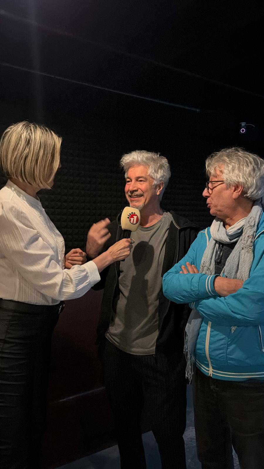 Uygur kardeşler “Hey Gidi Günler” ile sahne aldı