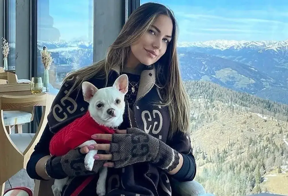 İtalya’da öldürülen modelin mezarından baş çalındı