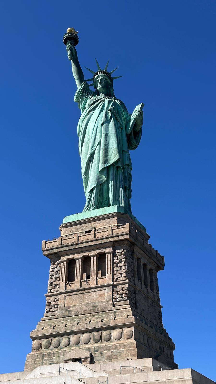 Özgürlük Heykeli’nin tacına zorlu yolculuk: 195 basamak, nefes kesen manzara